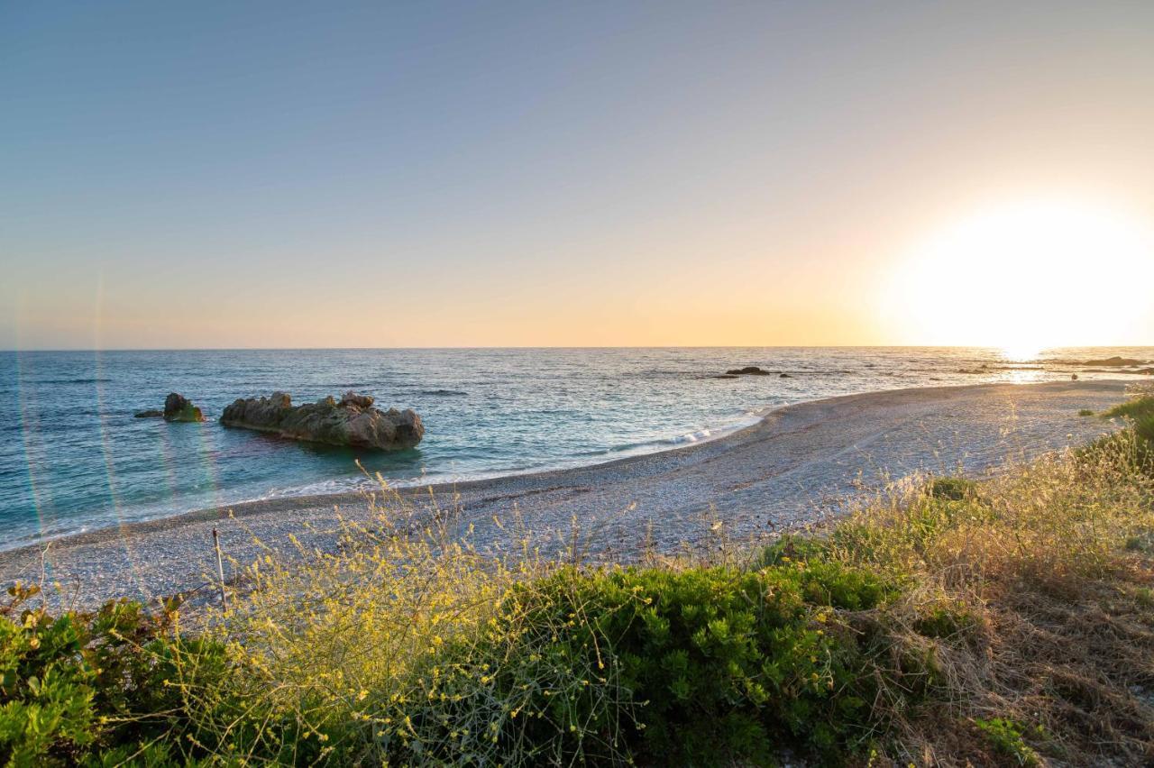 The Happiness Of Vangelis Paralia Vrachou Exterior photo