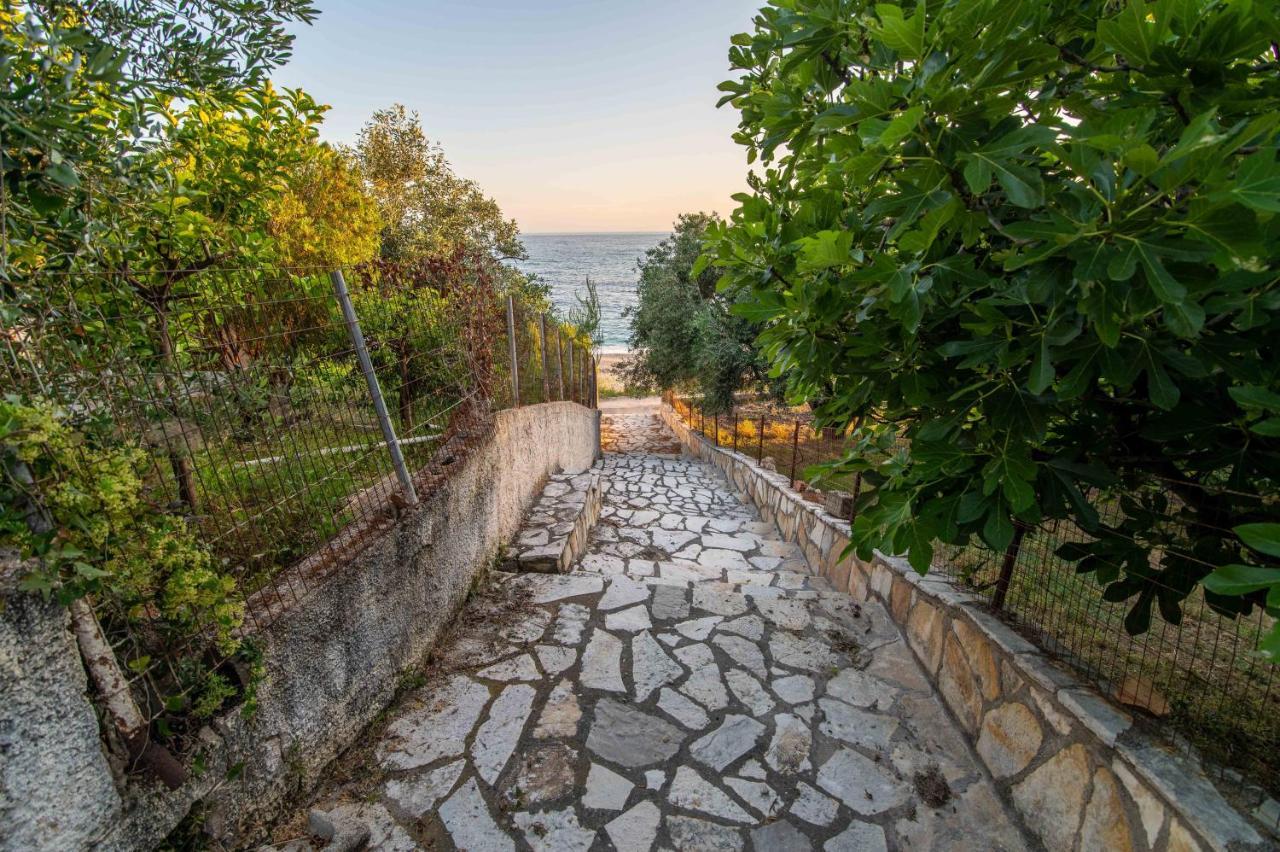 The Happiness Of Vangelis Paralia Vrachou Exterior photo